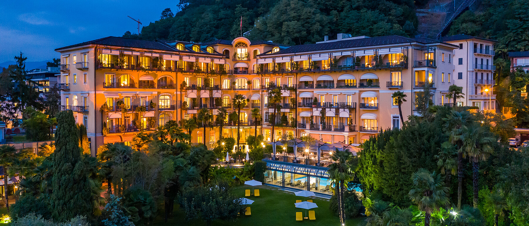 Das Grand Hotel Villa Castagnola ist ein luxuriöses 5‑Sterne-Superior-Hotel direkt am Luganersee. Es wurde 1880 als Privatresidenz einer russischen Adelsfamilie im klassizistischen Stil erbaut. Das Grand Hotel Villa Castagnola ist ein luxuriöses 5‑Sterne-Superior-Hotel direkt am Luganersee. Es wurde 1880 als Privatresidenz einer russischen Adelsfamilie im klassizistischen Stil erbaut.