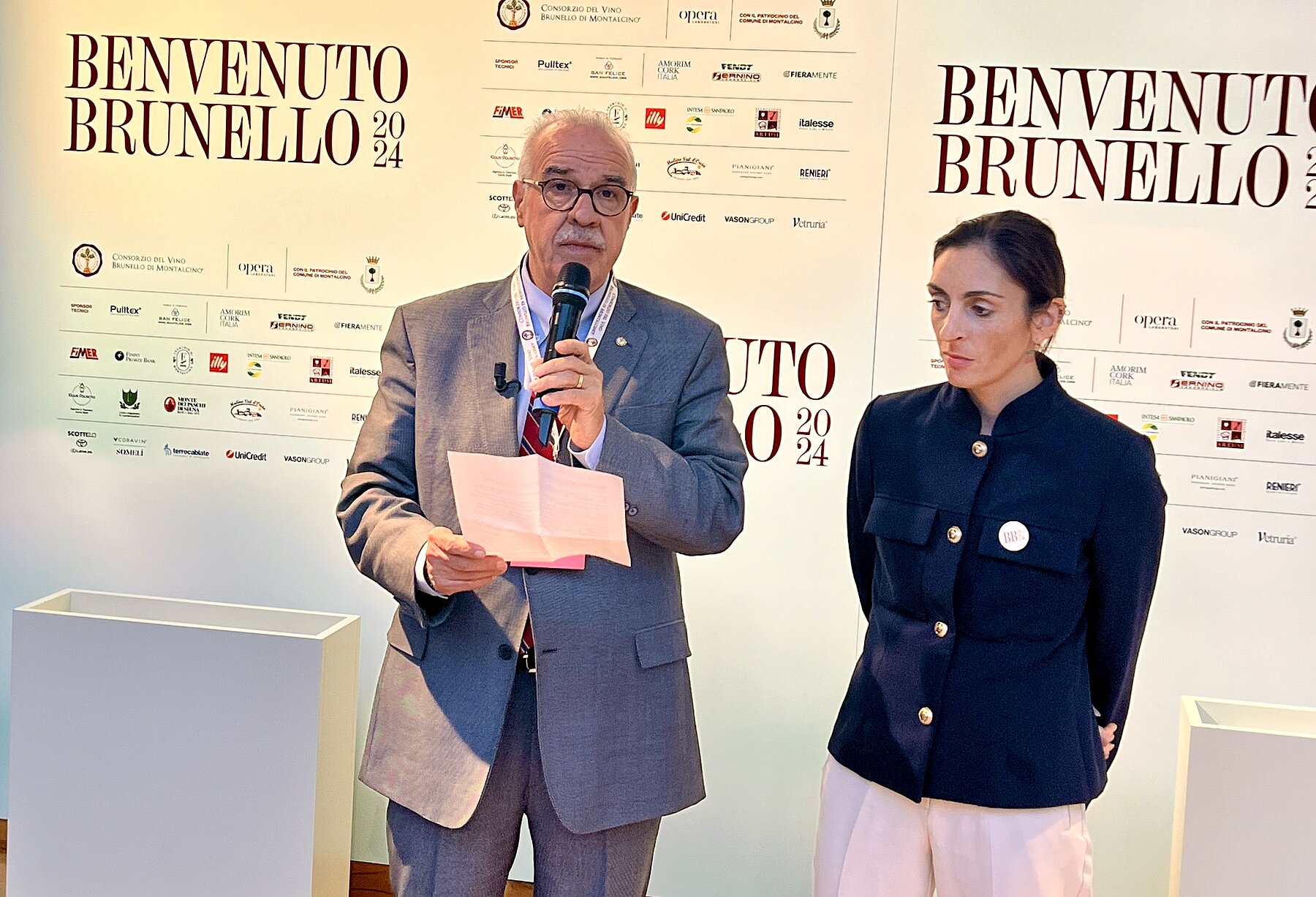 Fabrizio Bindocci, der damalige Präsident des Consorzio und seine Marketing-Chefin Carlotta Salvini stellten das neue Bewertungssystem vor.